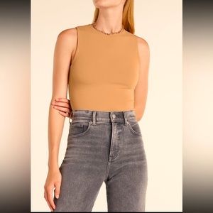 Body Contour High Compression Crew Neck Tank    NWOT